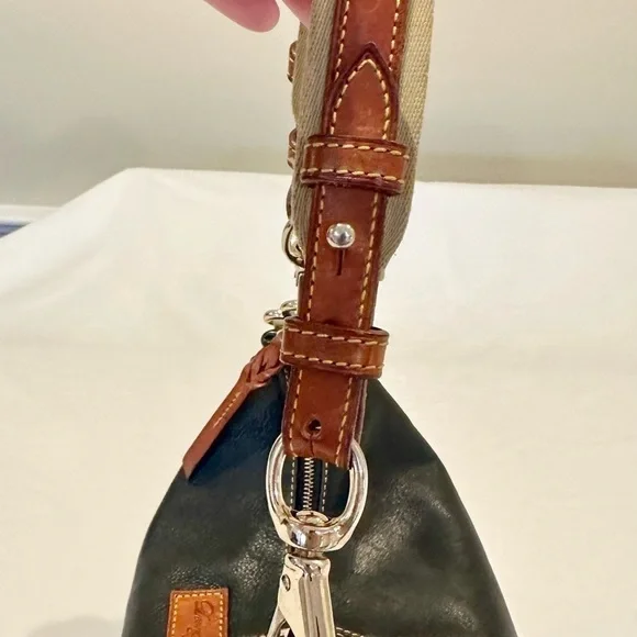 Dooney and Bourke bk purse, brass and silver hardware, yellow stitching, - Picture 4 of 16